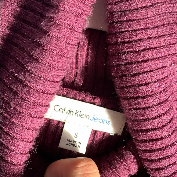 Calvin Klein sweater - Picture 2 of 3